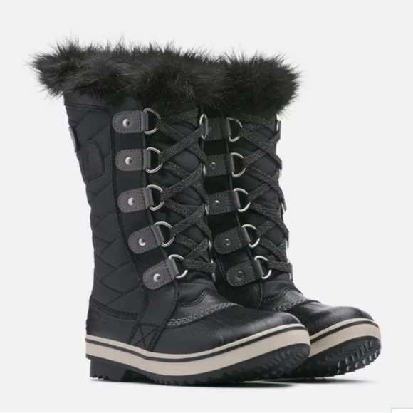 Sorel boys boots - Picture 1 of 9